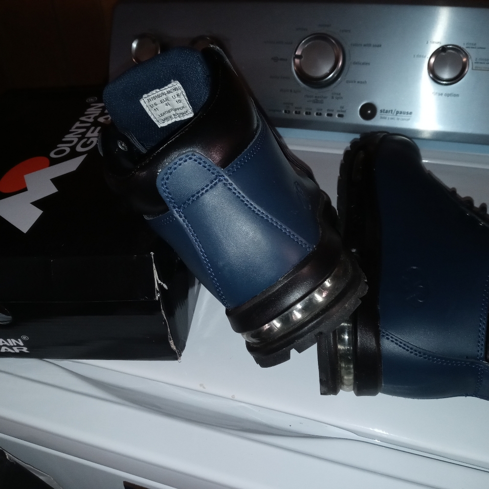 Blue Boost Size 11 Use But Is Like New - image 3